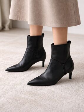 Classic Black Pointed-Toe Mid-Kittten Ankle Boots